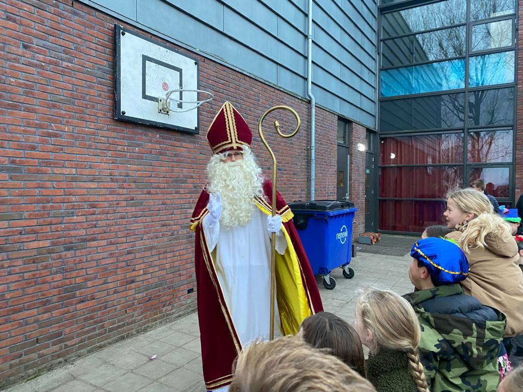 Sint komt aan